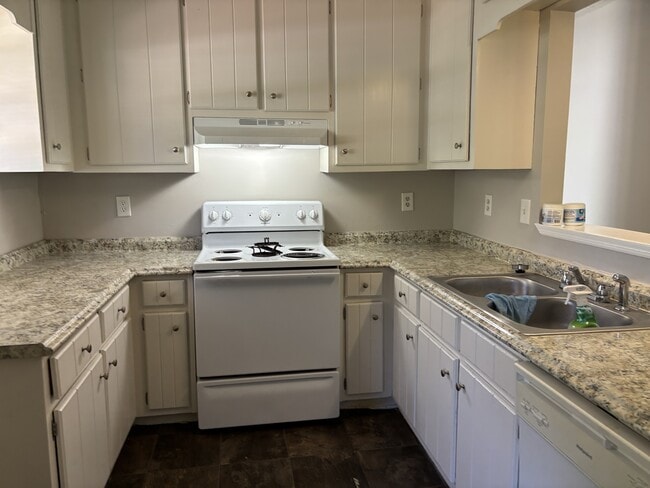 Foto del edificio - 6548 King George Way