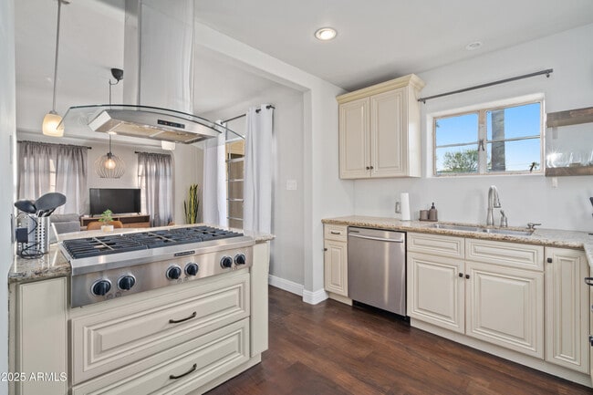Foto del edificio - 2227 N 16th Ave