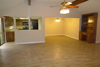 Building Photo - 14223 Whitecross Dr