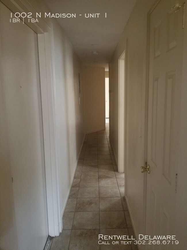 Building Photo - Move in Ready 1BR/1BA only $825!