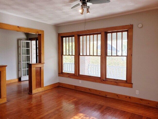 Building Photo - 2 Bedroom, 1 Bath Apartment in Munger Plac...