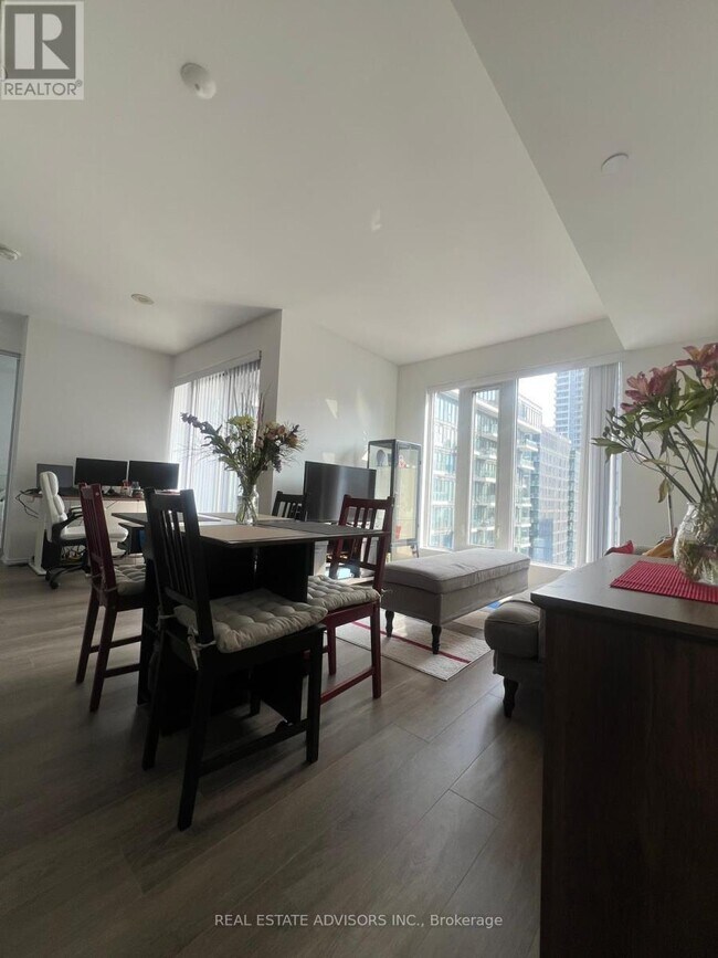 Building Photo - 68 Shuter St