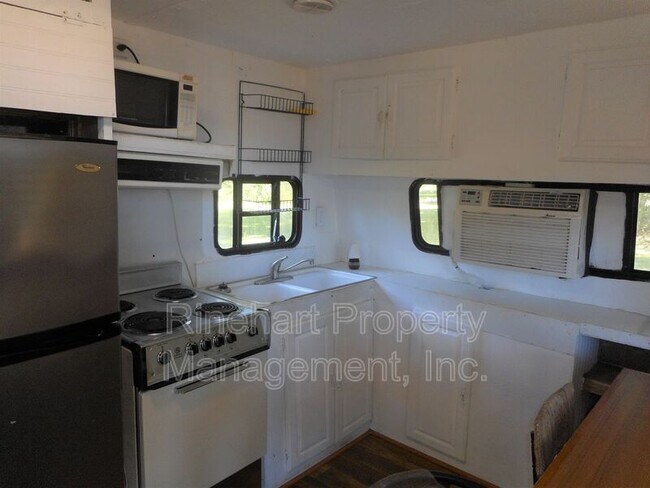 Building Photo - 723 Davis Heights Dr