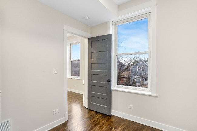 Building Photo - 1704 N Springfield Ave
