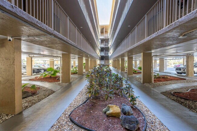 Foto del edificio - 8030 Hampton Blvd