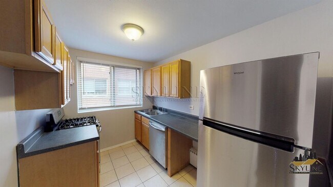 Building Photo - 6833 N. Oakley Avenue Unit 2B