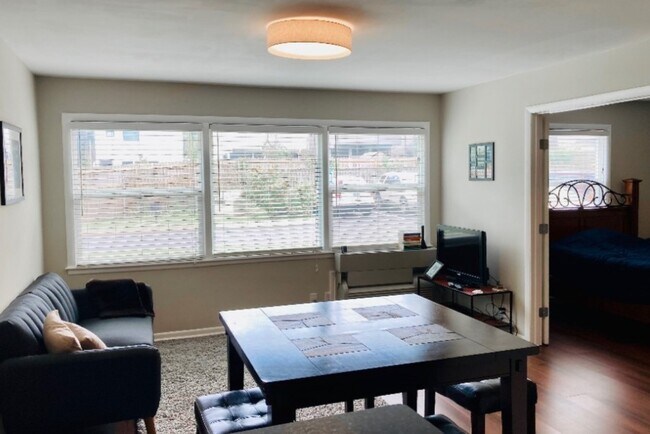 Sala de estar - 801 Inverness Ave