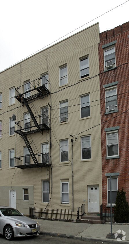 Building Photo - 31 Concord St