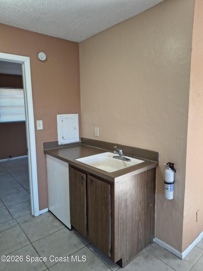 Foto del edificio - 1717 Dixon Blvd