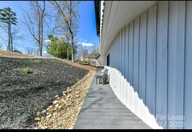 Building Photo - 216 Hermance Ln