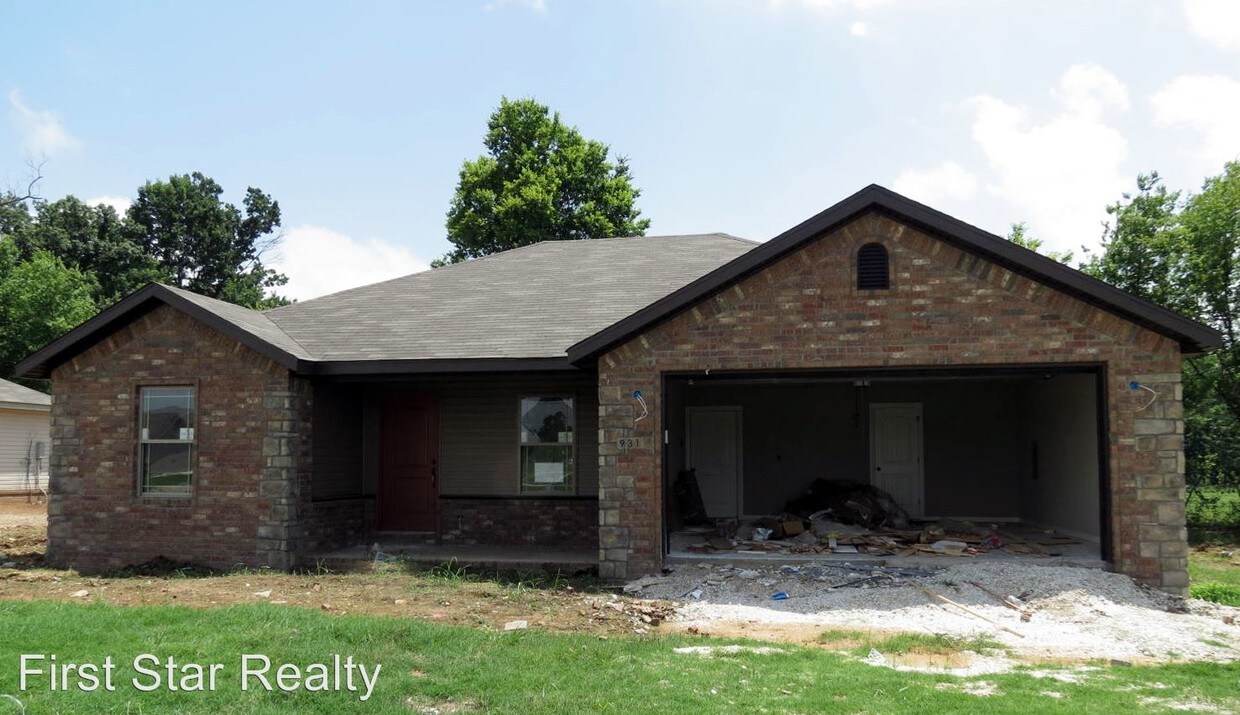 Primary Photo - 931 Bonnie Scotland Dr