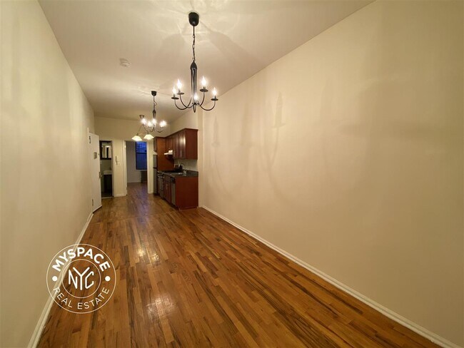 Building Photo - 49 Menahan St