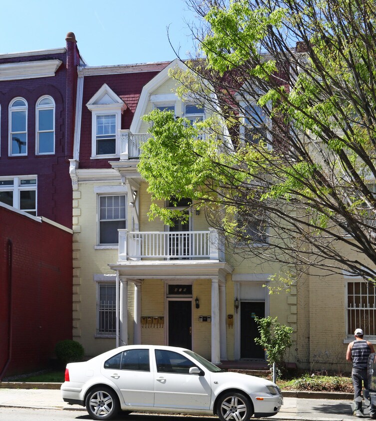 Foto del edificio - 419 W Grace St