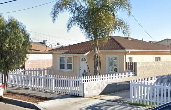 Building Photo - 15332 Eastwood Ave