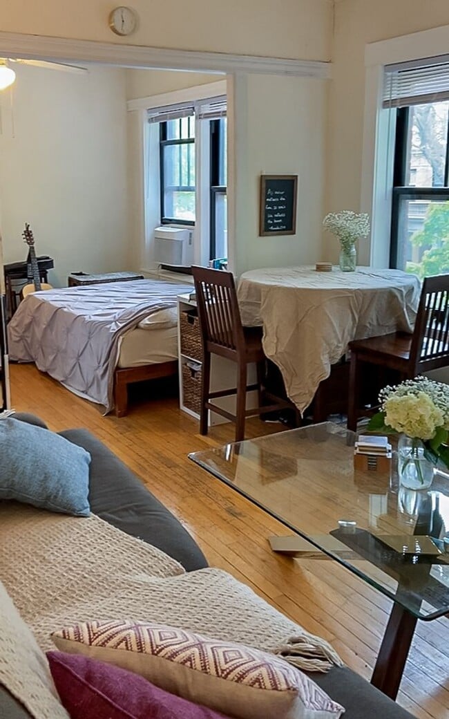 Foto del edificio - 643 W Arlington Pl