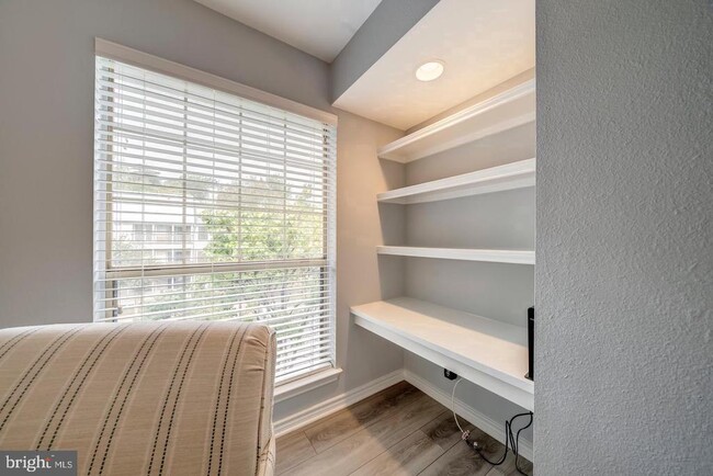 Building Photo - 3920 Penderview Dr