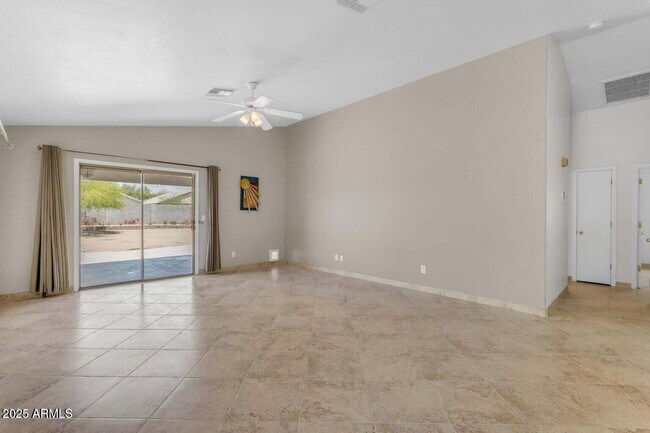 Foto del edificio - 2028 W Alice Ave