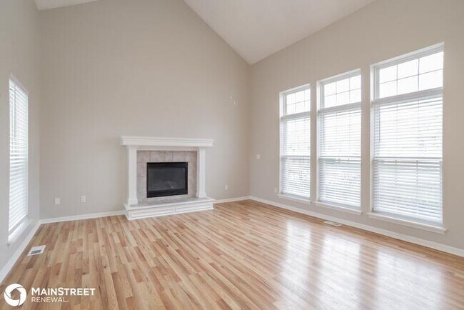 Building Photo - 633 SE James Ct