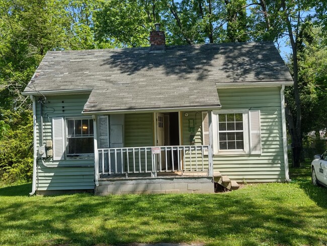 Building Photo - 207 E Poplar St