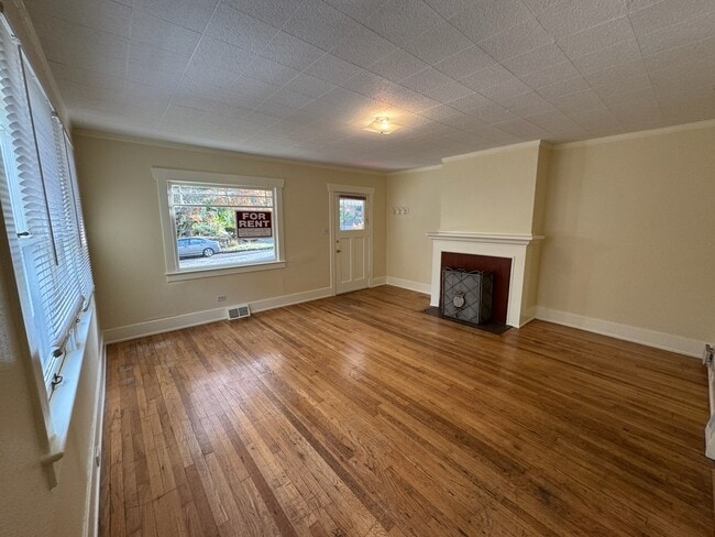 Building Photo - 205 NE Bryant St