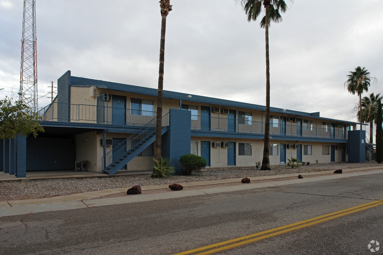 Primary Photo - Winstel Terrace Apartments