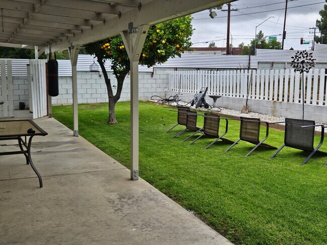 Foto del edificio - 11446 Starlight Ave