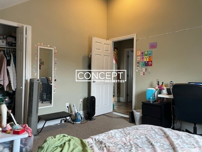 Building Photo - 12 Shepherd Ave