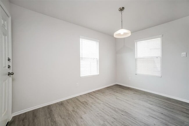Building Photo - 2158 Middle Rdg Dr