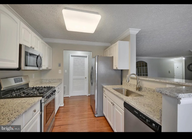 kitchen - 705 Harvest Run Dr