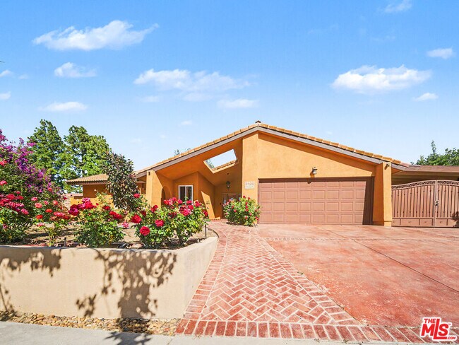 Building Photo - 3106 Voltaire Dr