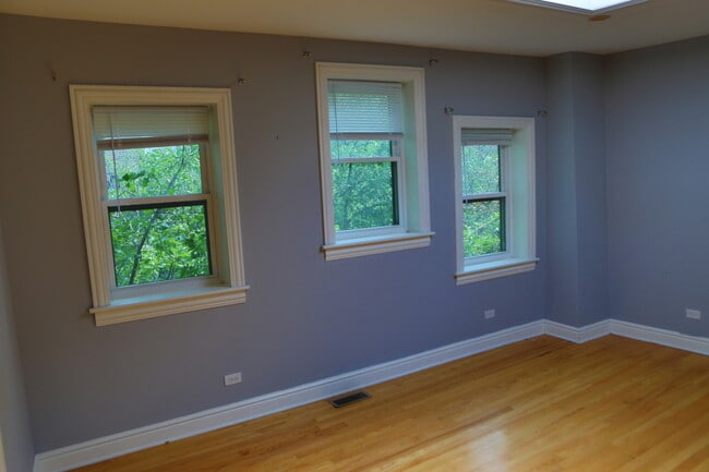 Building Photo - 1357 N Wolcott Ave