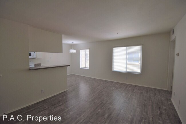 Building Photo - 1 br, 1 bath Apartment - 11505 Riverside D...