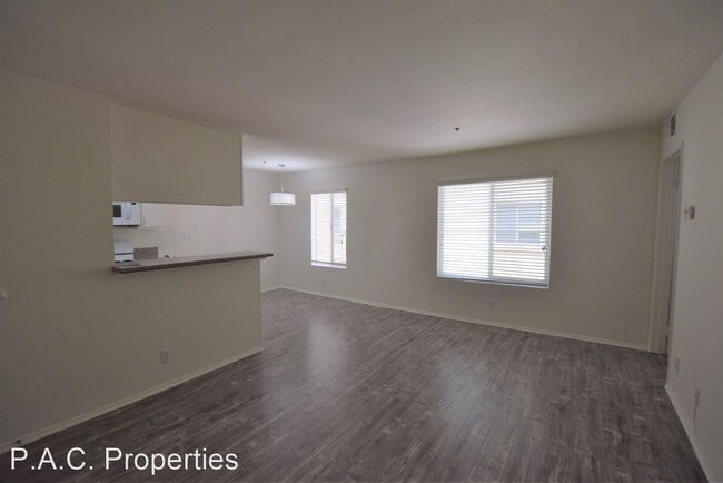 Foto del edificio - 1 br, 1 bath Apartment - 11505 Riverside D...