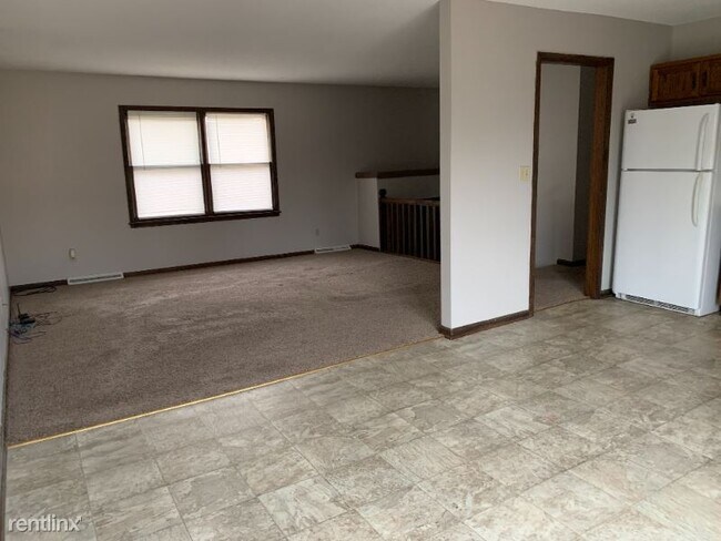 Building Photo - 3 br, 2 bath Townhome - 541 E Lacy St