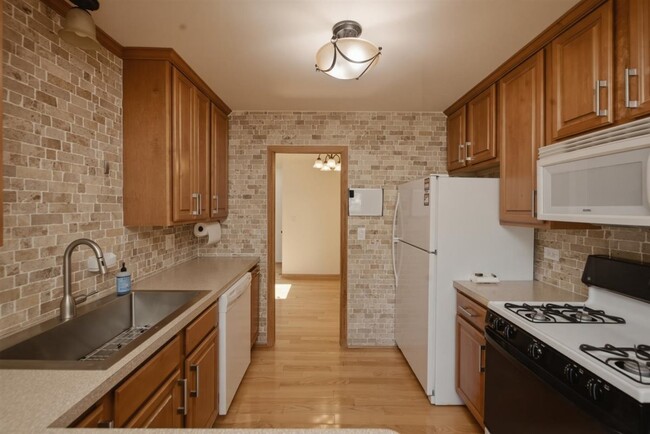 Foto del edificio - 1671 Grosvenor Cir