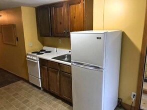 Building Photo - 646 Main Rd N