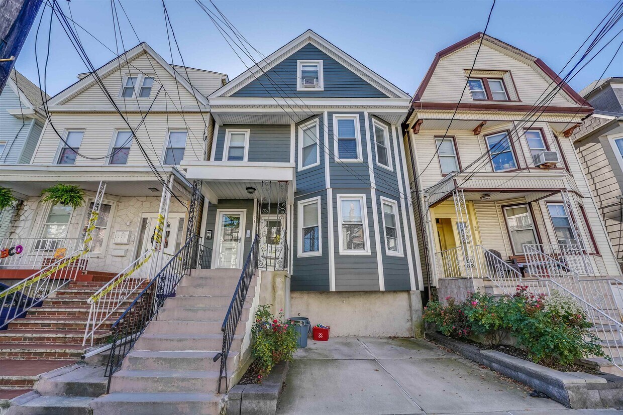 53 46th St Unit 2, Weehawken, NJ 07086 Apartment for Rent in