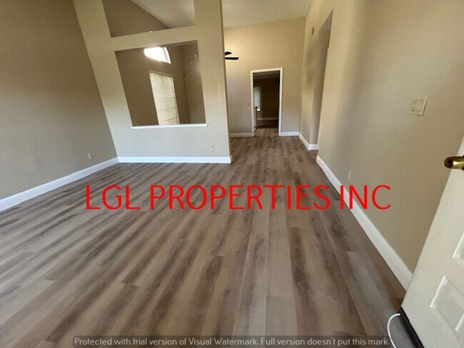Foto del edificio - Very Nice Roseville 3 Bedroom 2 Bath Home