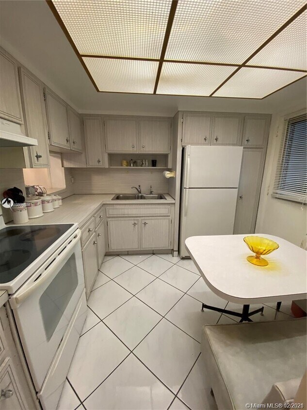 Foto del edificio - 1481 NE Miami Gardens Dr