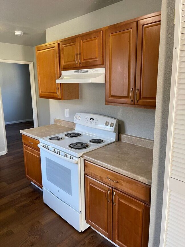 Foto del edificio - Cozy Oakdale 2 Bedroom 1 Bath Duplex