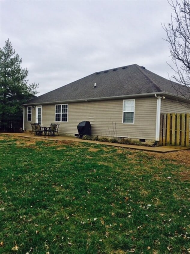 Building Photo - 424 Red Maple St