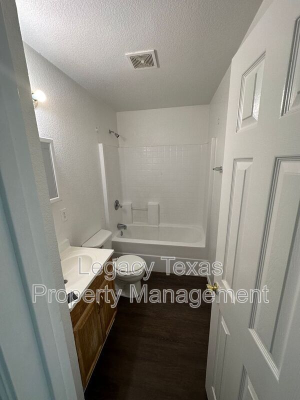 Foto del edificio - 901 N Border St