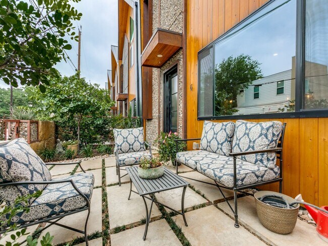 Foto del edificio - STUNNING LUXURY HOME IN LONE STAR DISTRICT