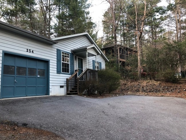 Building Photo - Relaxing Black Mountain home