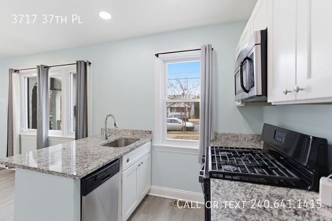 Foto del edificio - 3717 37th Pl