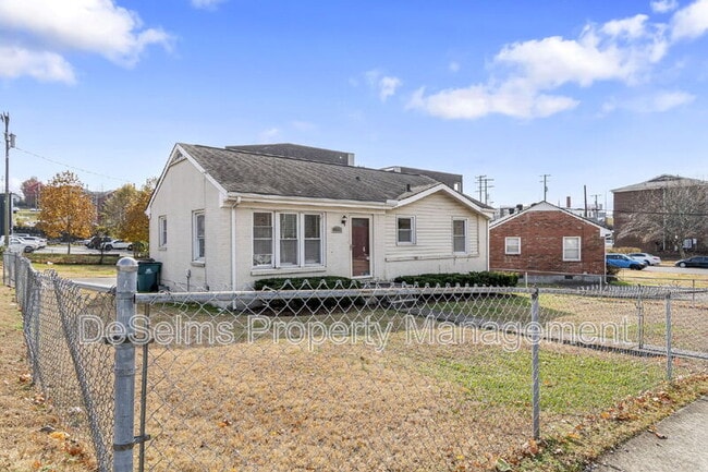 Photo - 802 Ramsey St House