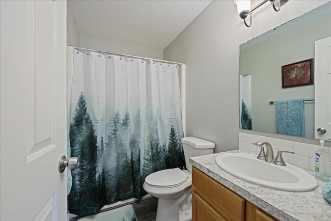 Foto del edificio - 20 10th Ave N