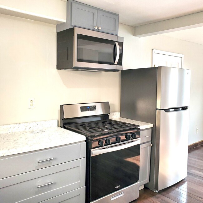 Foto del edificio - 6805 Flowerdale Ave