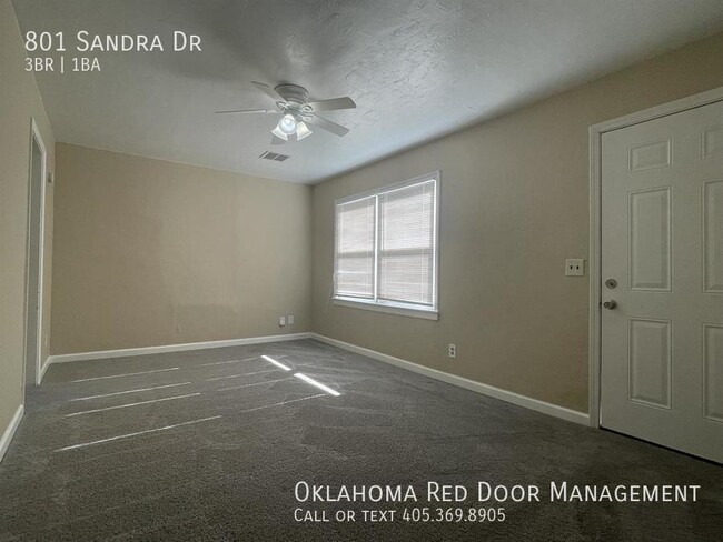 Building Photo - 801 Sandra Dr
