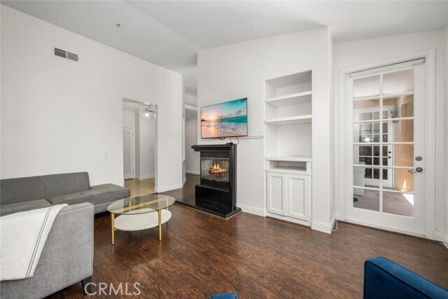 Foto del edificio - 5142 Warner Ave